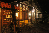        sobre las olas exterior 
  - Costa Rica