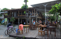        lazy mon exterior 
  - Costa Rica