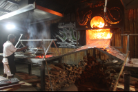        Tending Grill Lagarto
  - Costa Rica