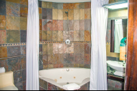        La Mansion Inn Penthouse  Shower Tub And Jacuzzi
  - Costa Rica