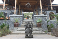        front stairs yogavillage 
  - Costa Rica