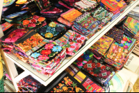        souvenir shopping 
  - Costa Rica