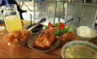        nauyaca waterfalls lunch 
  - Costa Rica
