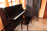        hotel la colina piano 
  - Costa Rica