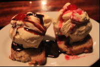        san clemente banana bread vanilla ice cream 
  - Costa Rica