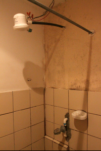        big boy hotel shower 
  - Costa Rica