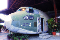        el avion plane 
  - Costa Rica