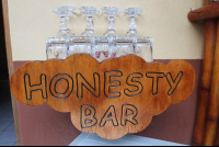        Honesty Bar Samarapalmlodge
  - Costa Rica