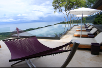        kura infinity pool 
  - Costa Rica